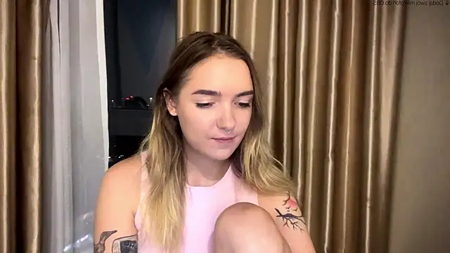 Snapshot of RoxyWet chatting on 27, 5, 2026 RoxyWet online show from 27, 5, 2026