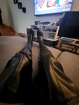 bootslove1 online show from 3, 4, 2026