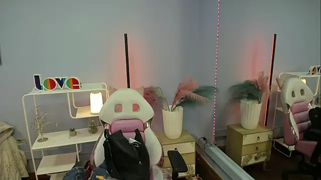 Rachel Wren online show from 17, 7, 2026