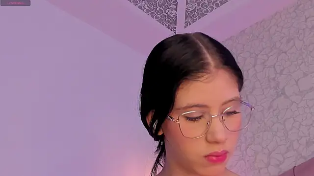 Snapshot of saraa_joness_ chatting on 4, 5, 2026 saraa joness online show from 4, 5, 2026