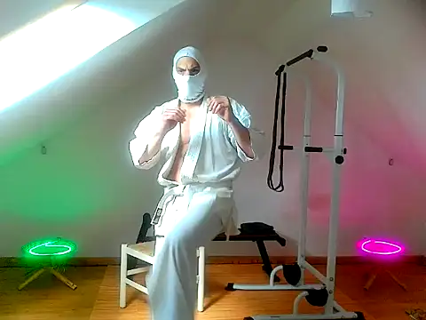 Snapshot of NinjaLaser chatting on 19, 4, 2026 NinjaLaser online show from 19, 4, 2026