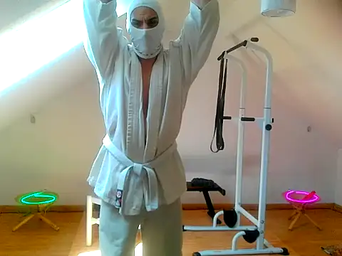 Snapshot of NinjaLaser chatting on 20, 4, 2026 NinjaLaser online show from 20, 4, 2026