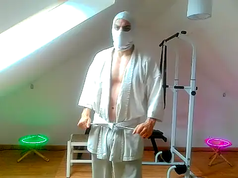 Snapshot of NinjaLaser chatting on 12, 5, 2026 NinjaLaser online show from 12, 5, 2026