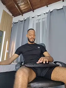 Snapshot of Oliver_bigblack_cock chatting on 20, 5, 2026 Oliver bigblack cock online show from 20, 5, 2026