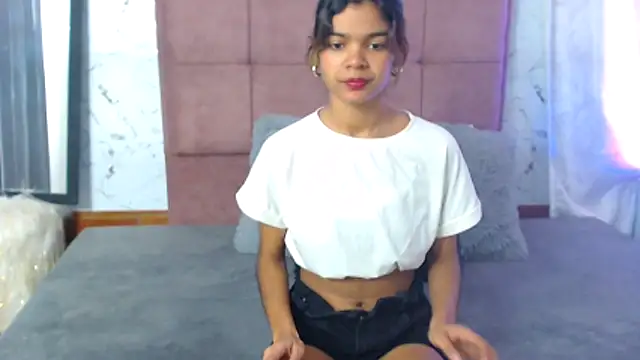 Daniela Lunax online show from 5, 4, 2026