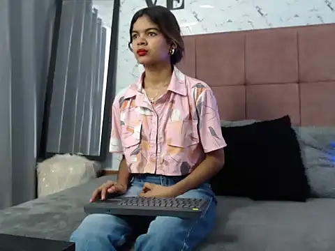 Daniela Lunax online show from 28, 3, 2026