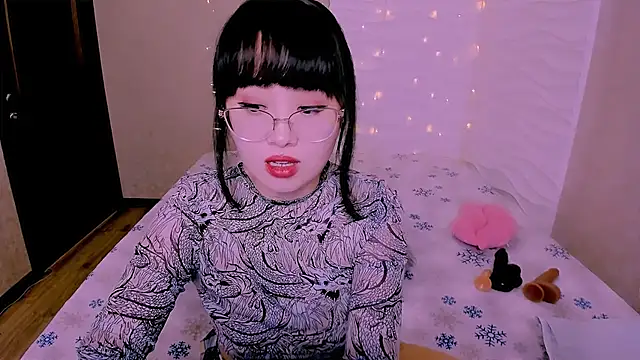 Akiko Yun online show from 3, 2, 2026