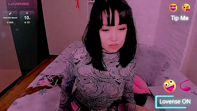 Akiko Yun online show from 18, 4, 2026