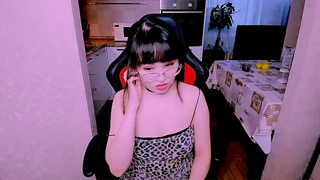 Akiko Yun online show from 14, 2, 2026