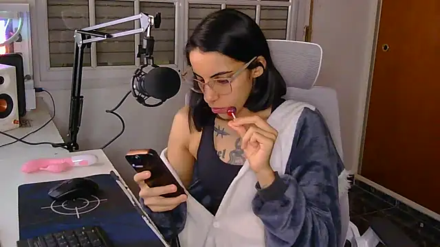 Poison Ivy 29 online show from 9, 4, 2026