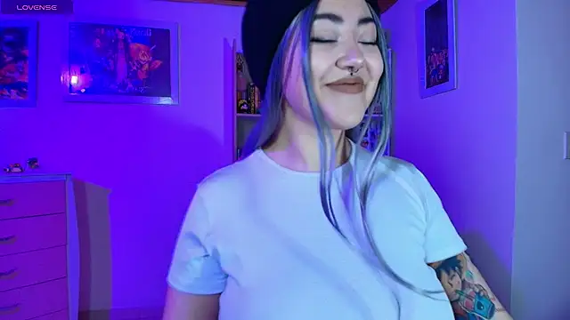 Nanachi uwu online show from 18, 4, 2026