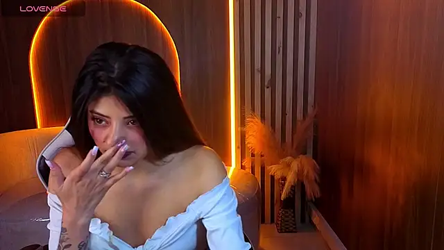 Lia queen tx online show from 18, 4, 2026