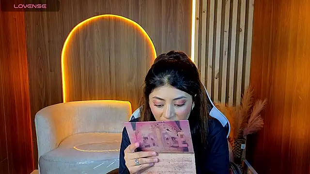 Lia queen tx online show from 24, 7, 2026