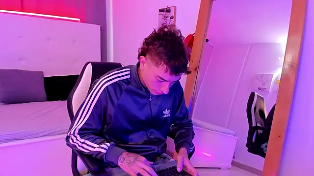 Thiago 2003  online show from 13, 4, 2026