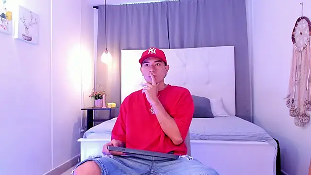 Thiago 2003  online show from 4, 4, 2026