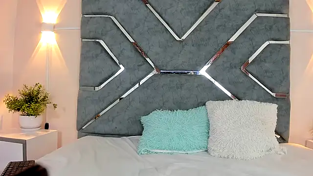 DanielaCruz-1 online show from 8, 4, 2026