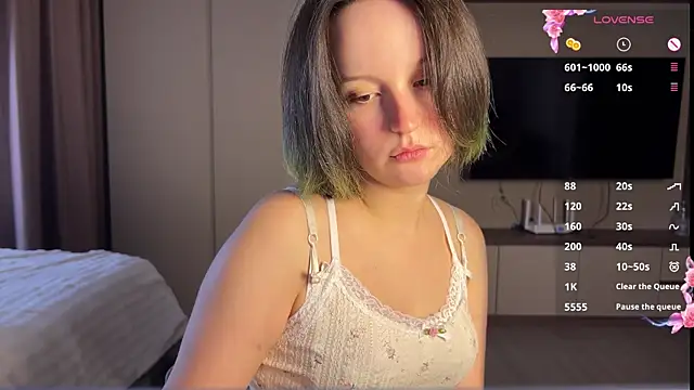 emilyy xoxo online show from 5, 4, 2026
