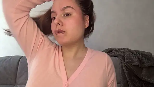 Ellaizatelly online show from 5, 4, 2026