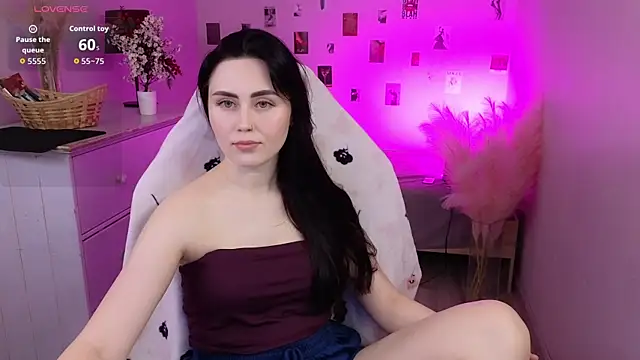 Snapshot of NoraLumi chatting on 10, 6, 2026 NoraLumi online show from 10, 6, 2026