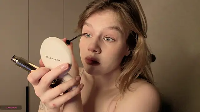 Snapshot of AureliaAngel chatting on 11, 4, 2026 AureliaAngel online show from 11, 4, 2026