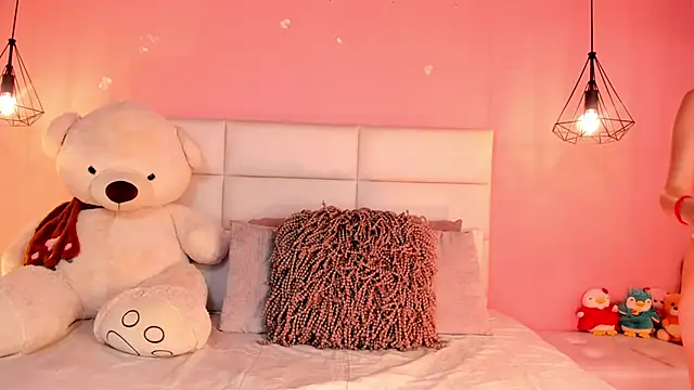 Snapshot of KarolyneLune chatting on 18, 6, 2026 KarolyneLune online show from 18, 6, 2026