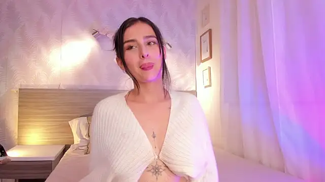 Snapshot of KarolyneLune chatting on 15, 7, 2026 KarolyneLune online show from 15, 7, 2026