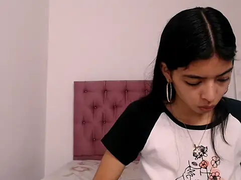 Sweet Scarlett  online show from 4, 4, 2026