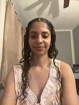Snapshot of karlatiburcio chatting on 6, 5, 2026 karlatiburcio online show from 6, 5, 2026