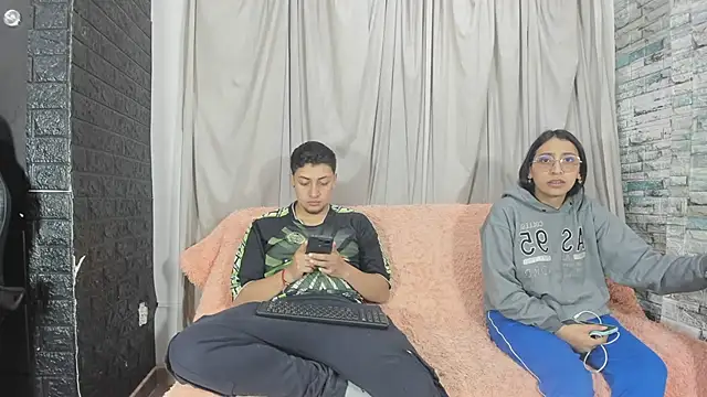 Snapshot of NoahAndBunny chatting on 4, 5, 2026 NoahAndBunny online show from 4, 5, 2026