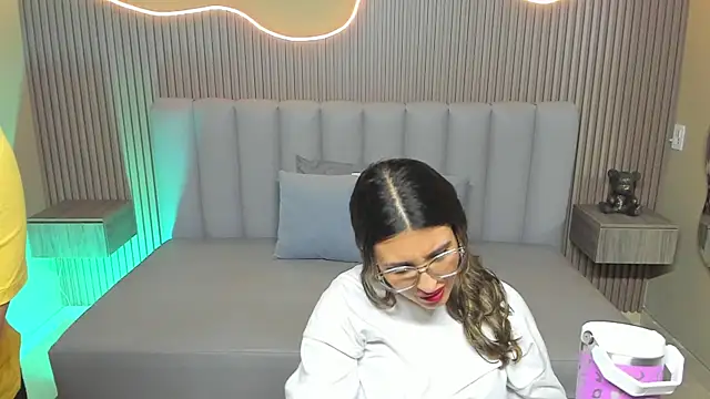 Amy Estrellita online show from 16, 4, 2026