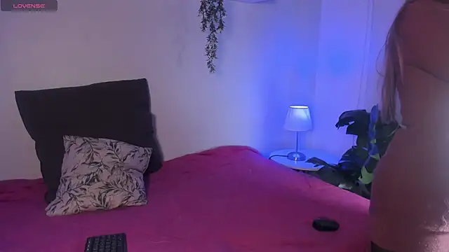 cuttie blondie online show from 30, 4, 2026