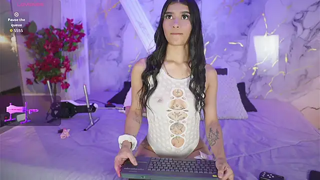  charlotte quee  online show from 15, 4, 2026