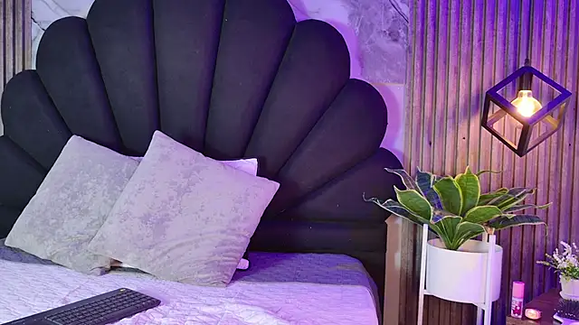  charlotte quee  online show from 2, 4, 2026