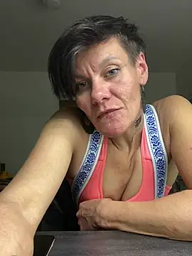 DtPORNBITCH online show from 8, 5, 2026