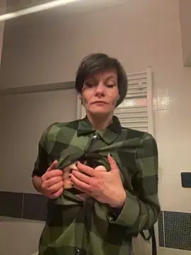 DtPORNBITCH online show from 13, 4, 2026