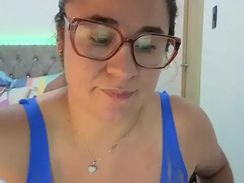 Snapshot of estrellajunior chatting on 18, 4, 2026 estrellajunior online show from 18, 4, 2026