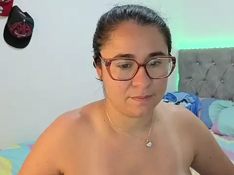 Snapshot of estrellajunior chatting on 6, 5, 2026 estrellajunior online show from 6, 5, 2026