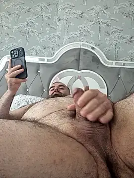 Snapshot of bigmillz32 chatting on 23, 4, 2026 bigmillz32 online show from 23, 4, 2026
