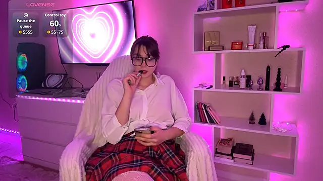 Olivia 132 online show from 10, 4, 2026