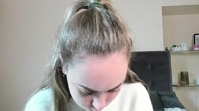 Snapshot of MelanieCuty chatting on 3, 4, 2026 MelanieCuty online show from 3, 4, 2026