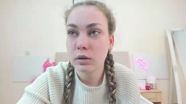 Snapshot of MelanieCuty chatting on 11, 4, 2026 MelanieCuty online show from 11, 4, 2026