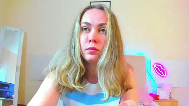 Snapshot of MelanieCuty chatting on 5, 5, 2026 MelanieCuty online show from 5, 5, 2026