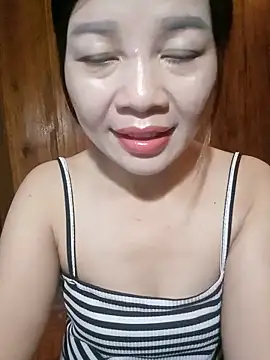 Yiyi102300 online show from 14, 5, 2026