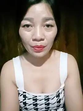 Yiyi102300 online show from 27, 5, 2026