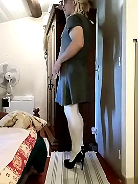 stephie83 online show from 4, 4, 2026