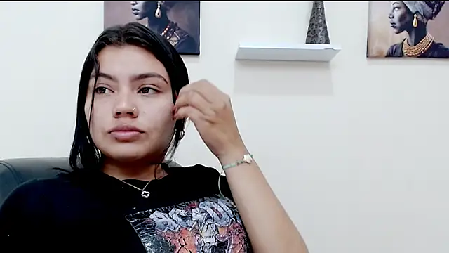 hotlatinaluna23 online show from 20, 4, 2026