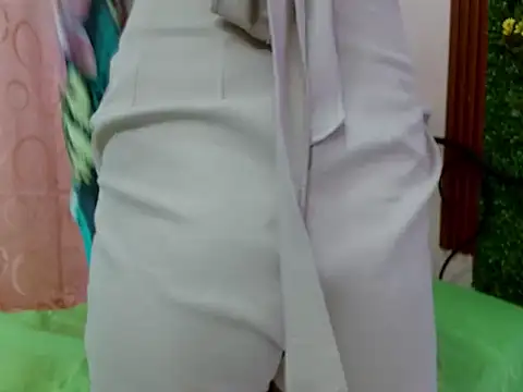 hotlatinaluna23 online show from 17, 4, 2026