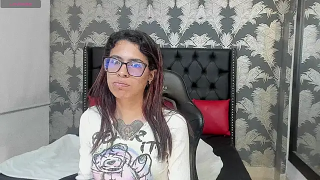 Snapshot of Emily_Lopera chatting on 21, 6, 2026 Emily Lopera online show from 21, 6, 2026
