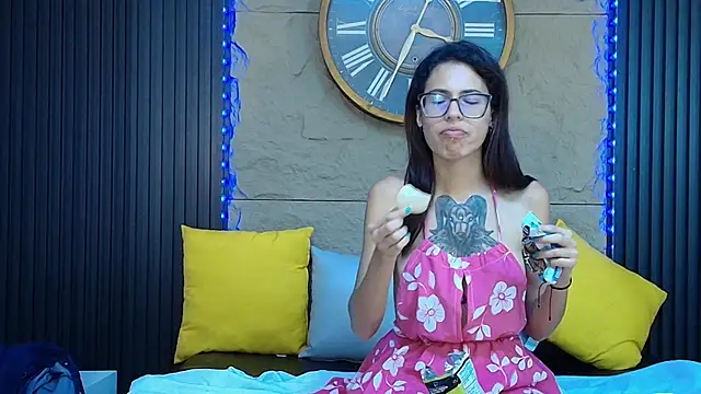 Snapshot of Emily_Lopera chatting on 17, 6, 2026 Emily Lopera online show from 17, 6, 2026