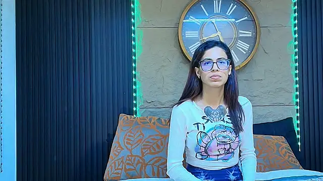Snapshot of Emily_Lopera chatting on 10, 7, 2026 Emily Lopera online show from 10, 7, 2026
